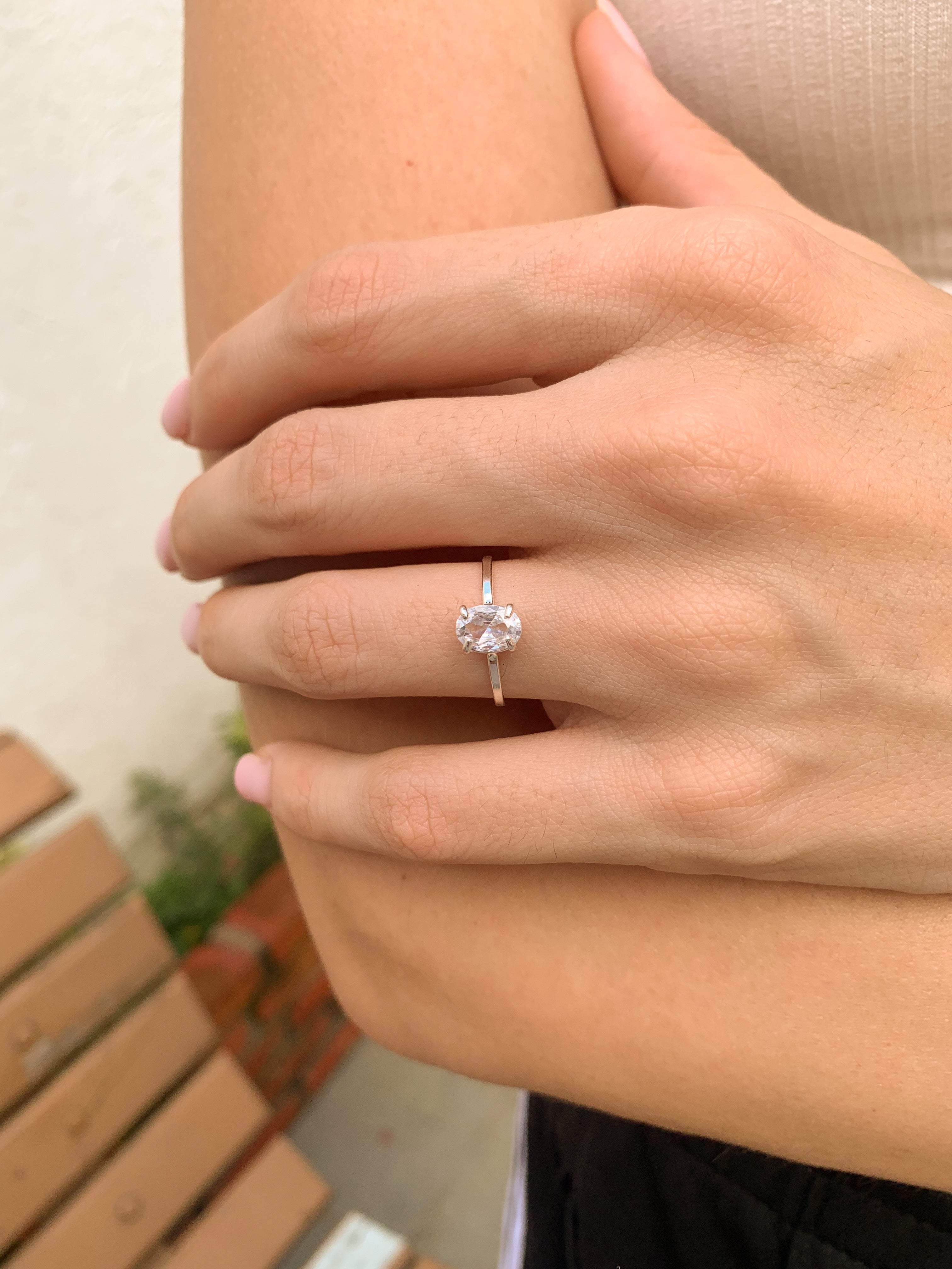 Anel Solitário Oval - Prata 925