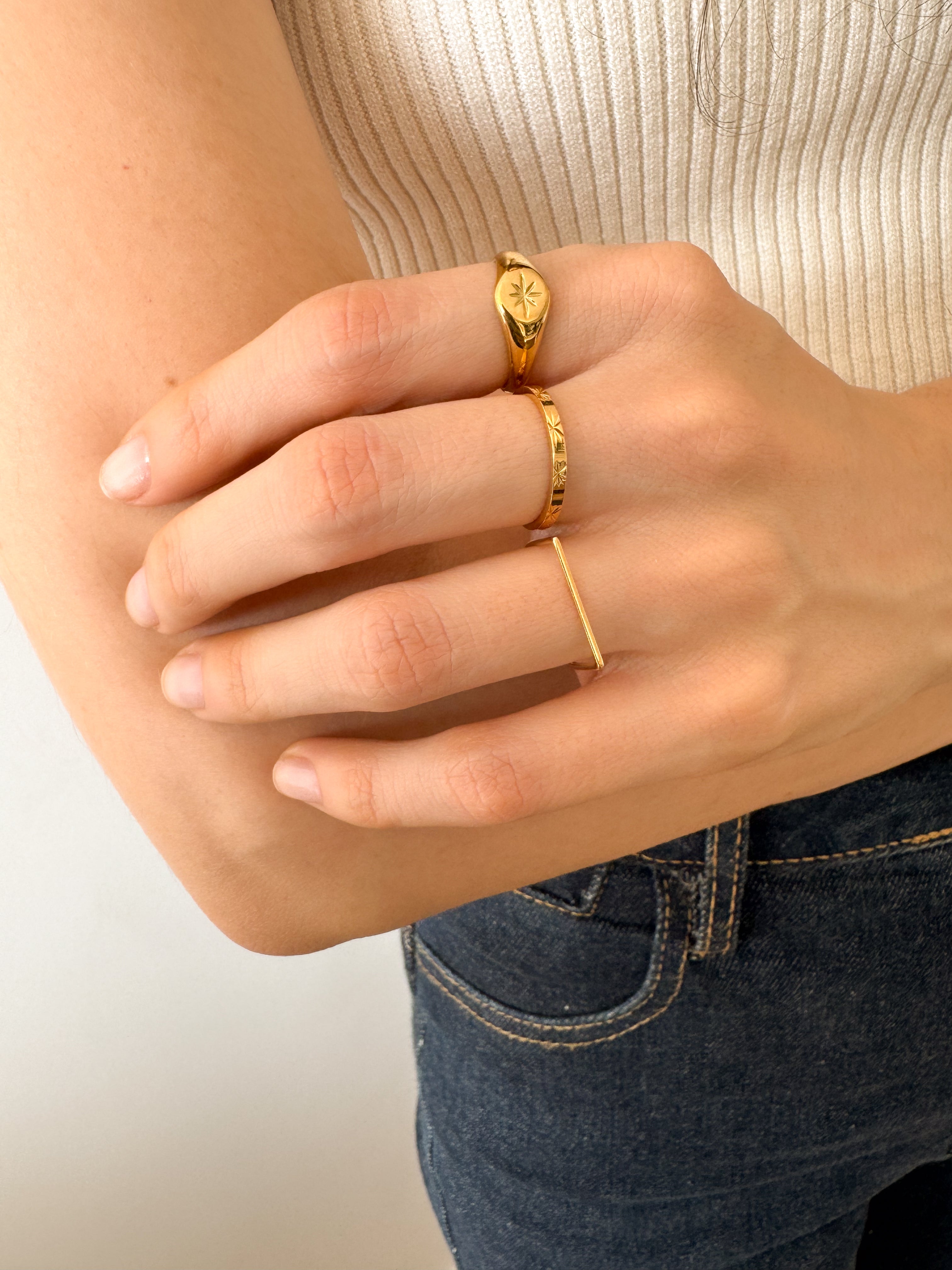 Anel Sinete Star - Dourado