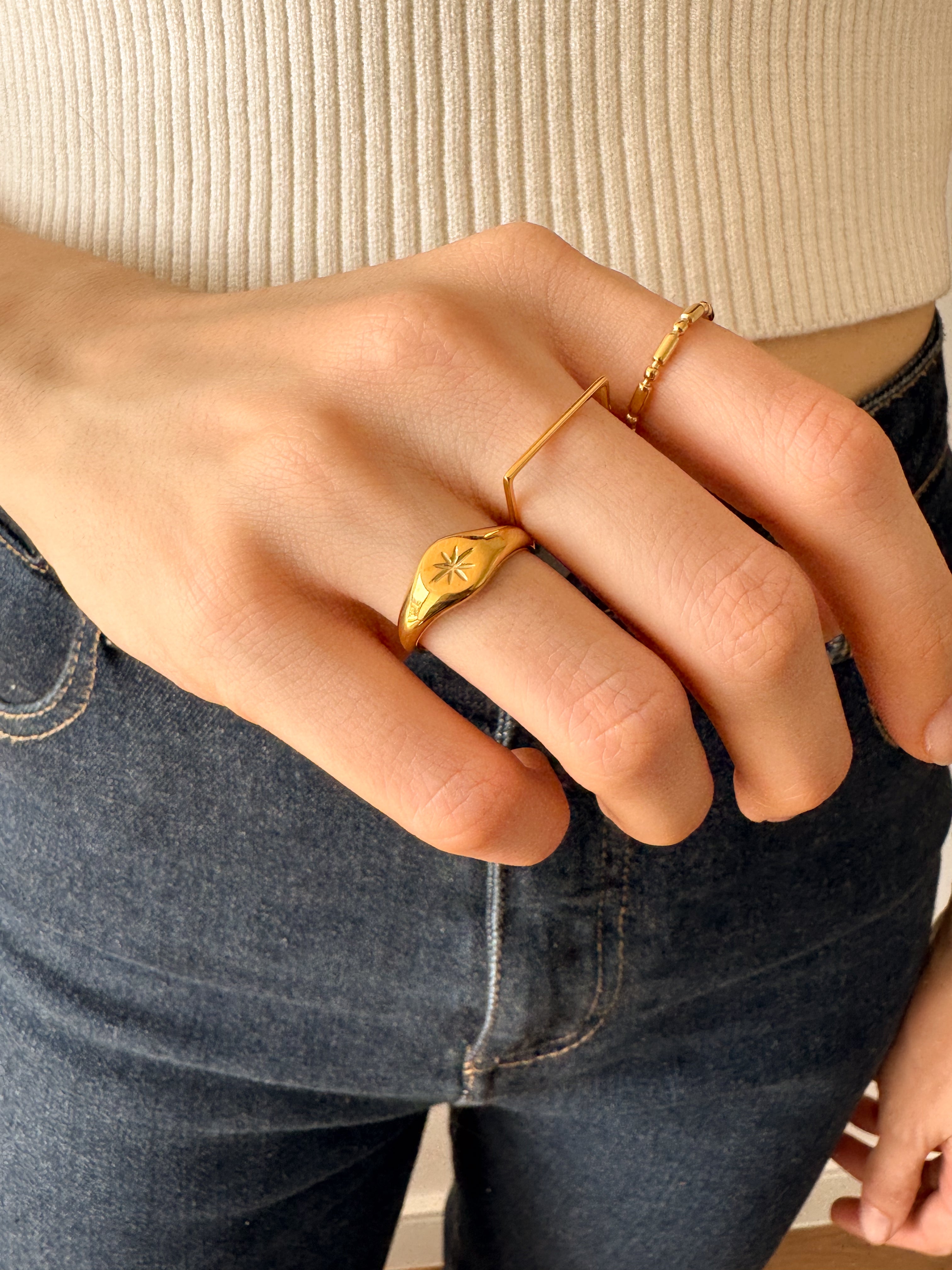 Anel Sinete Star - Dourado