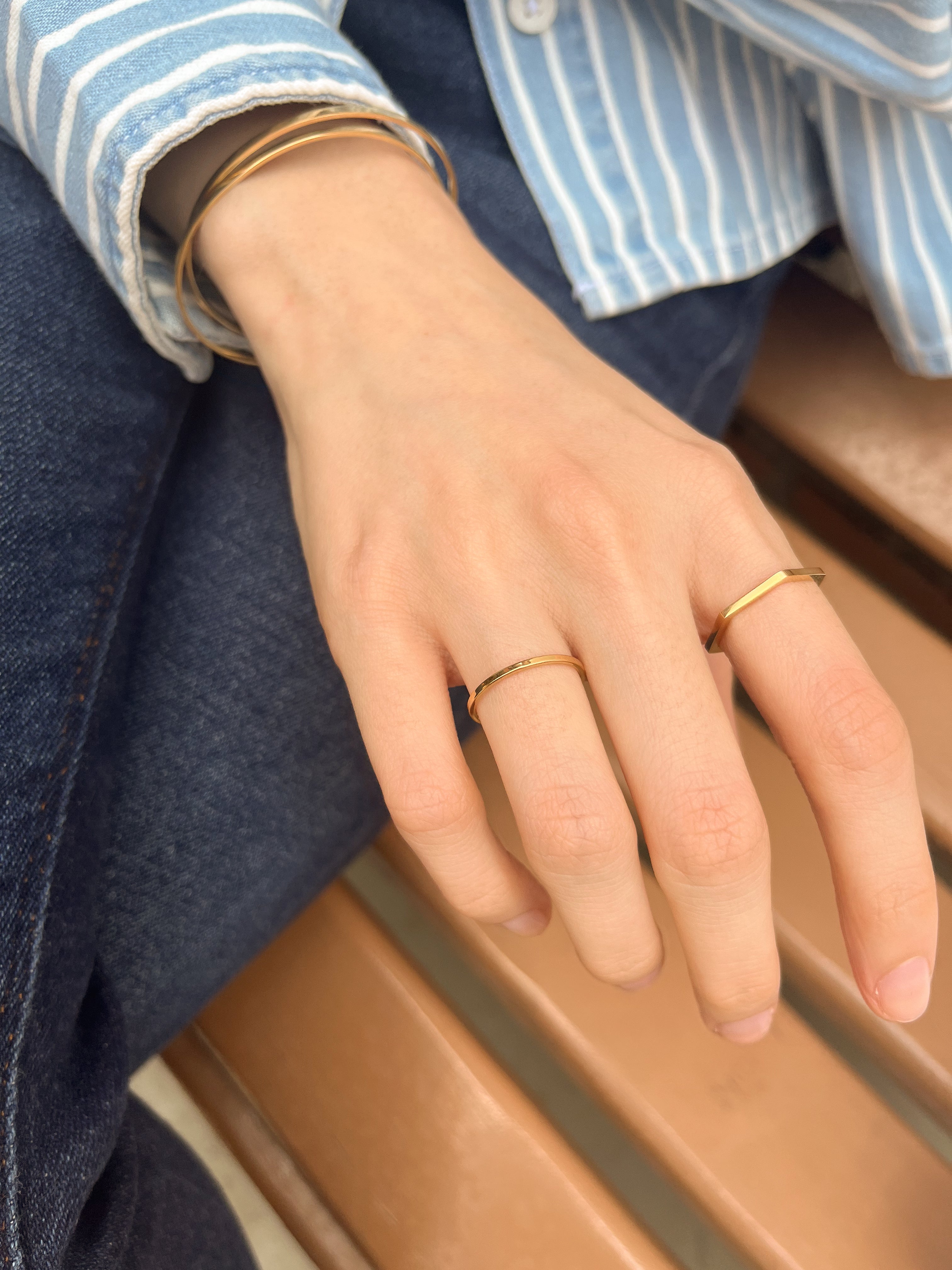 Aliancinha Lisa Fio Quadrado - Dourada