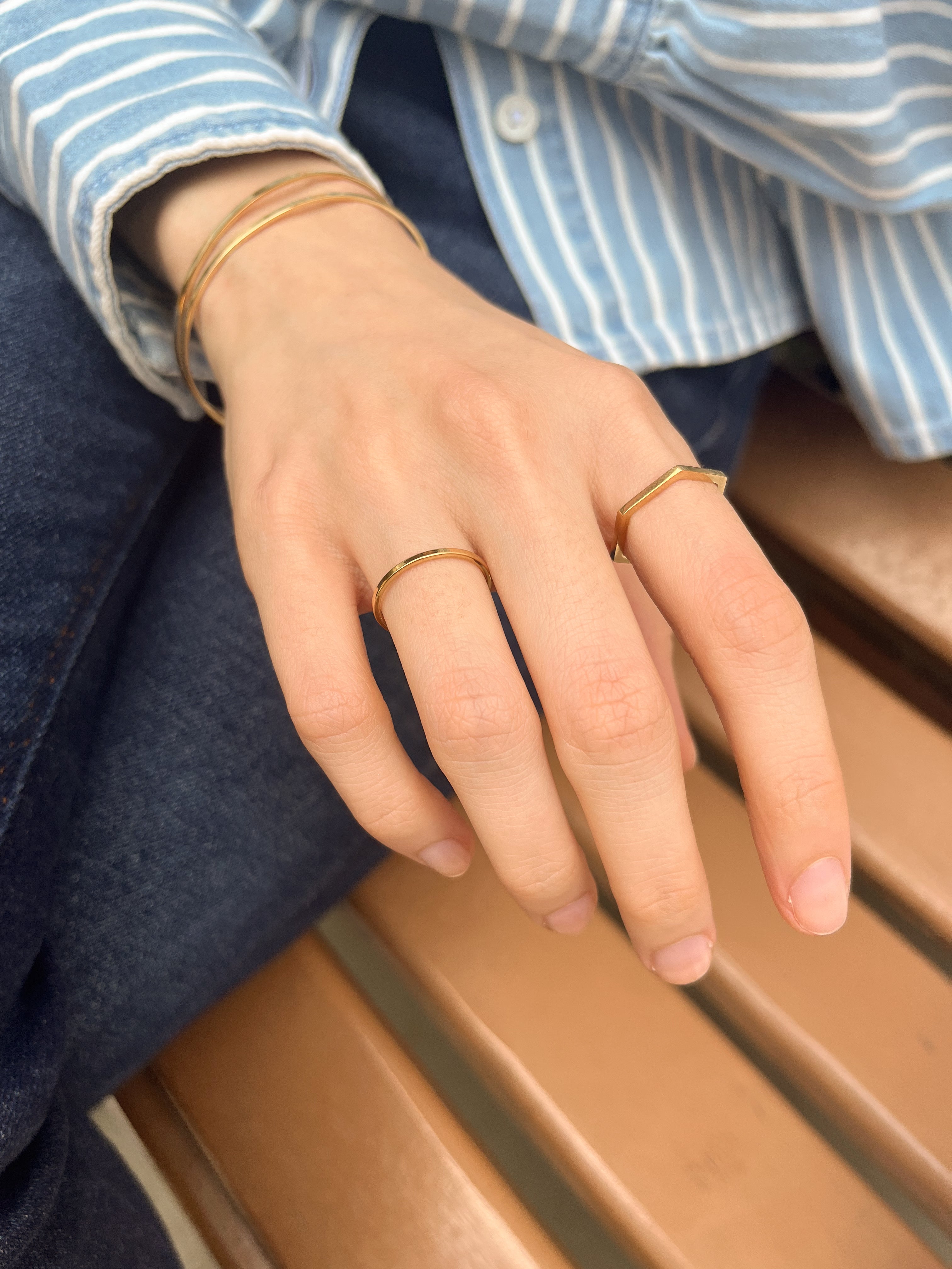 Aliancinha Lisa Fio Quadrado - Dourada