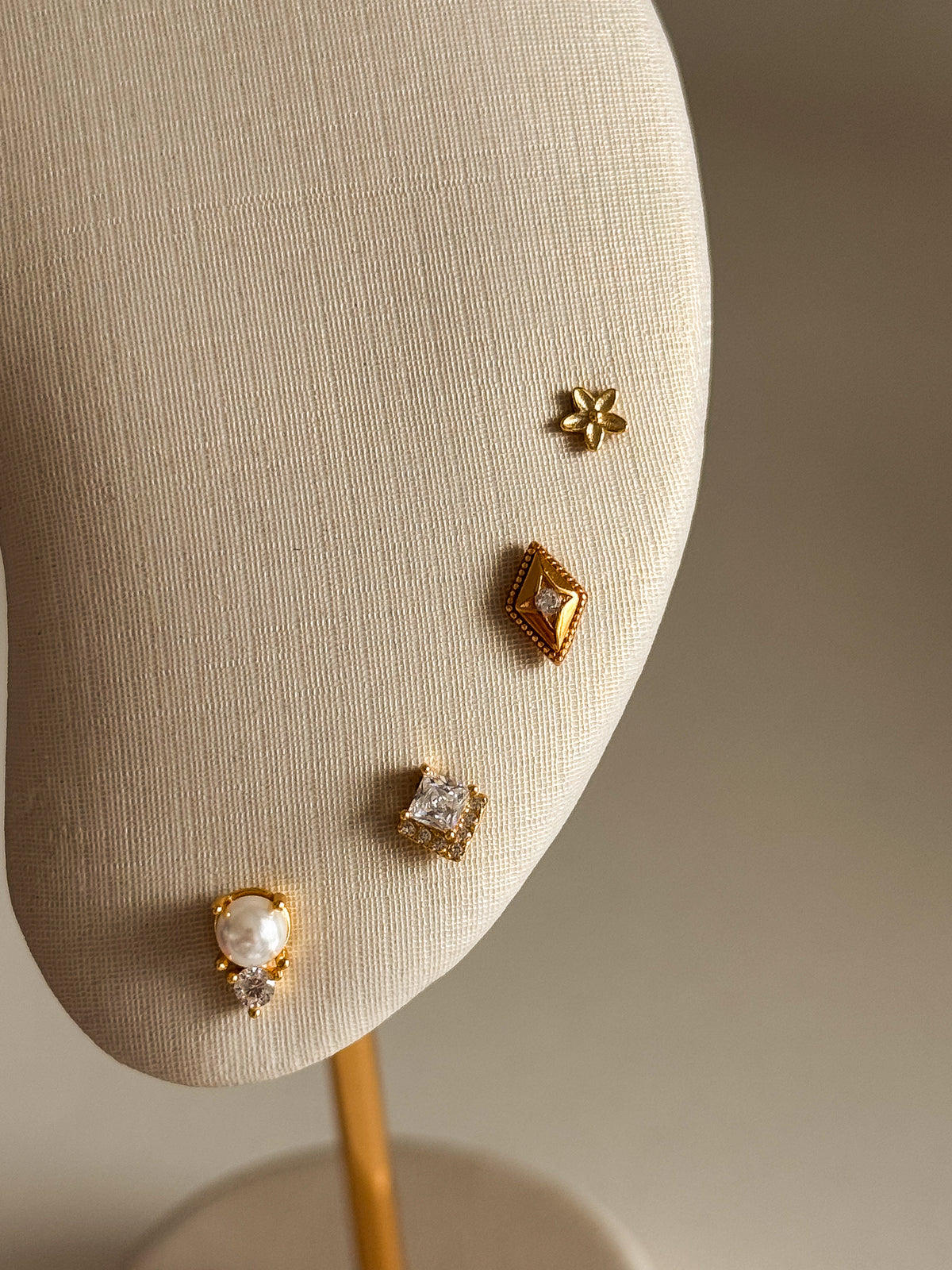 Brinco Mini Florzinha - Dourado