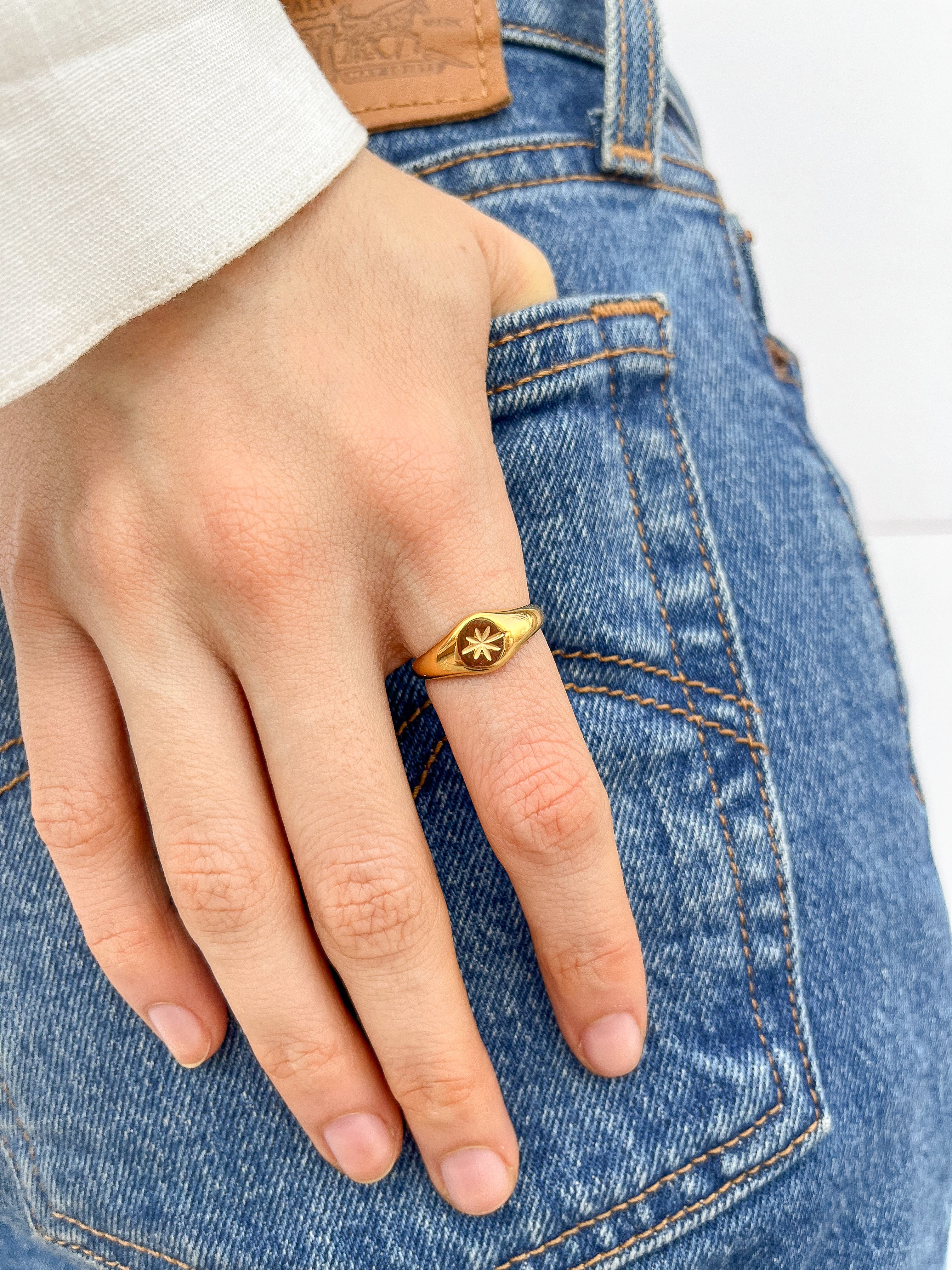 Anel Sinete Star - Dourado