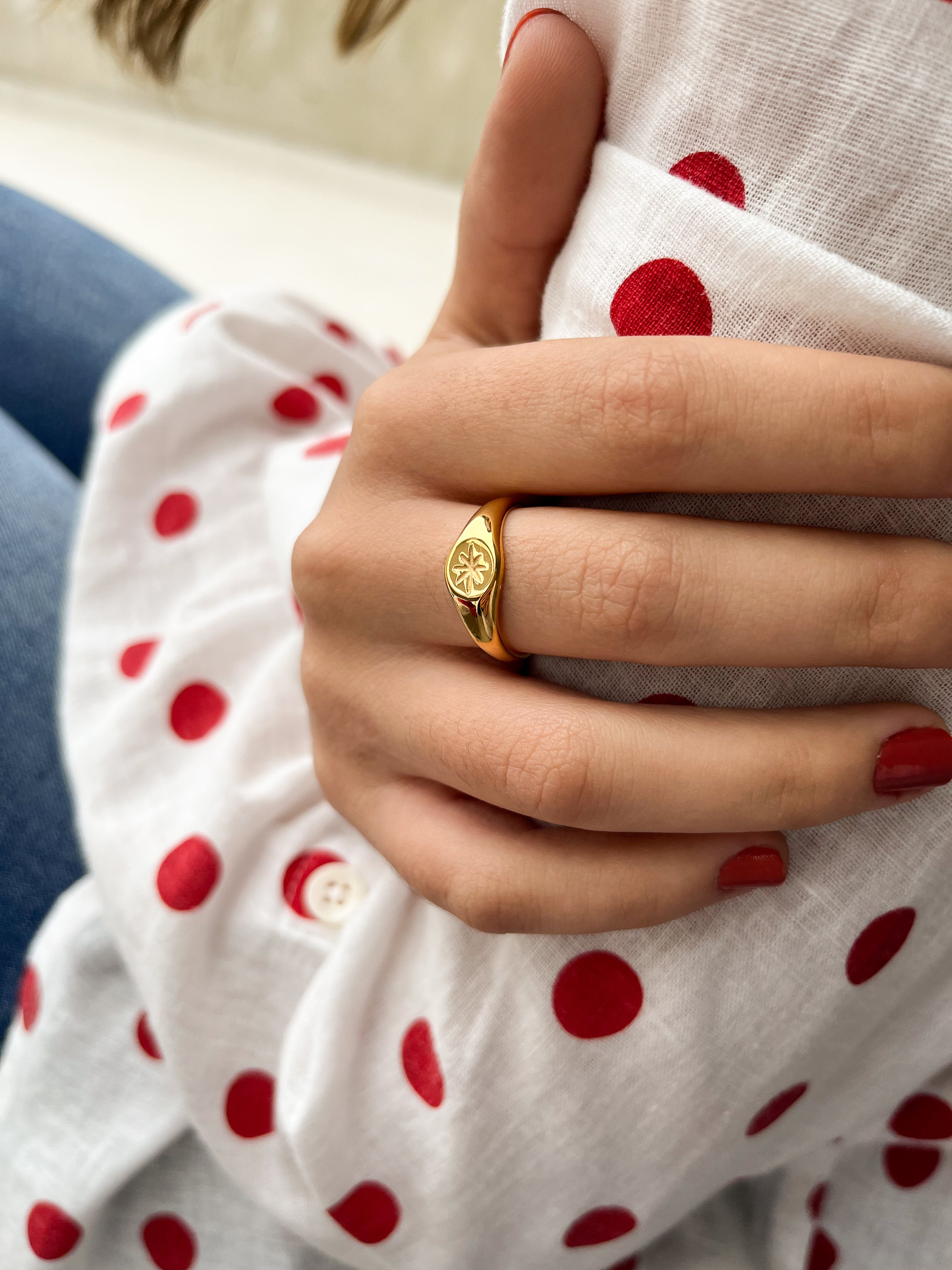 Anel Sinete Star - Dourado