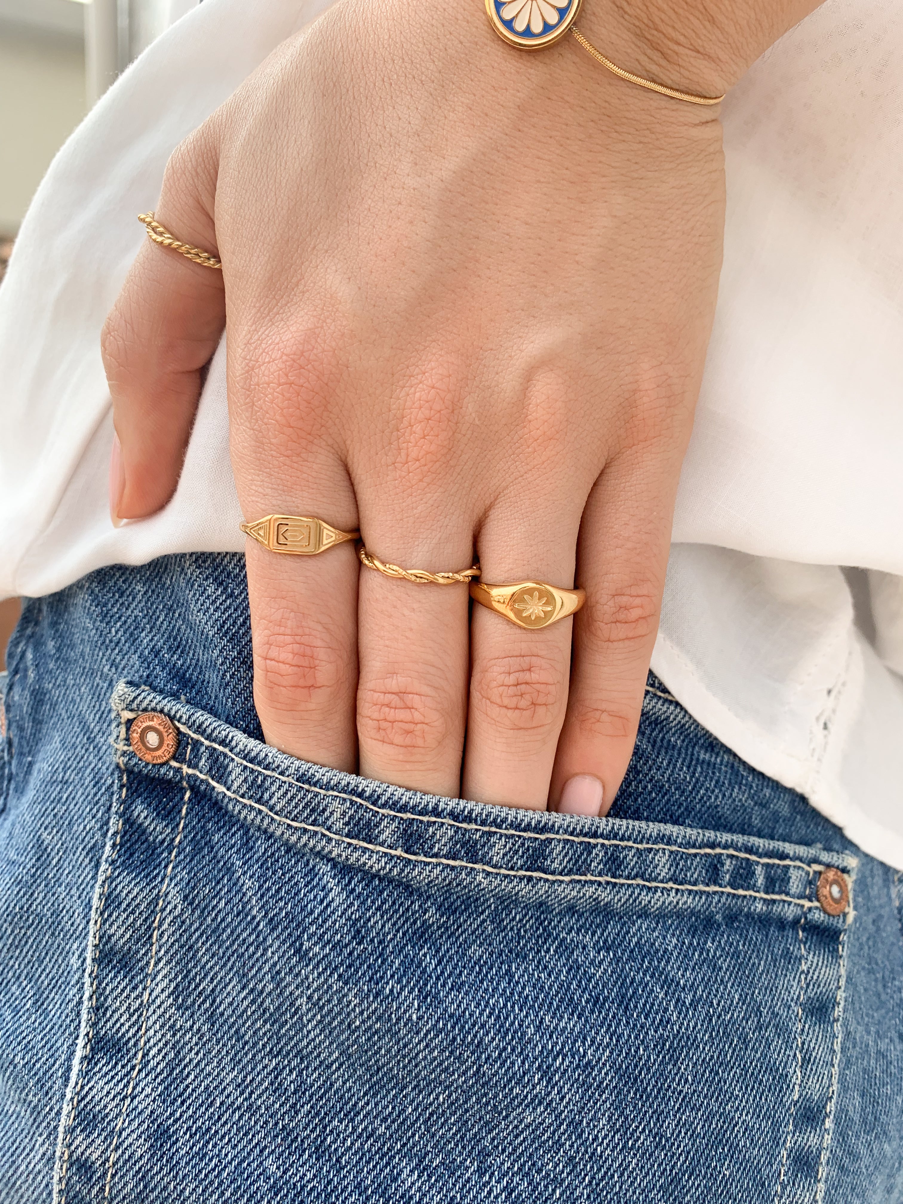 Anel Sinete Star - Dourado