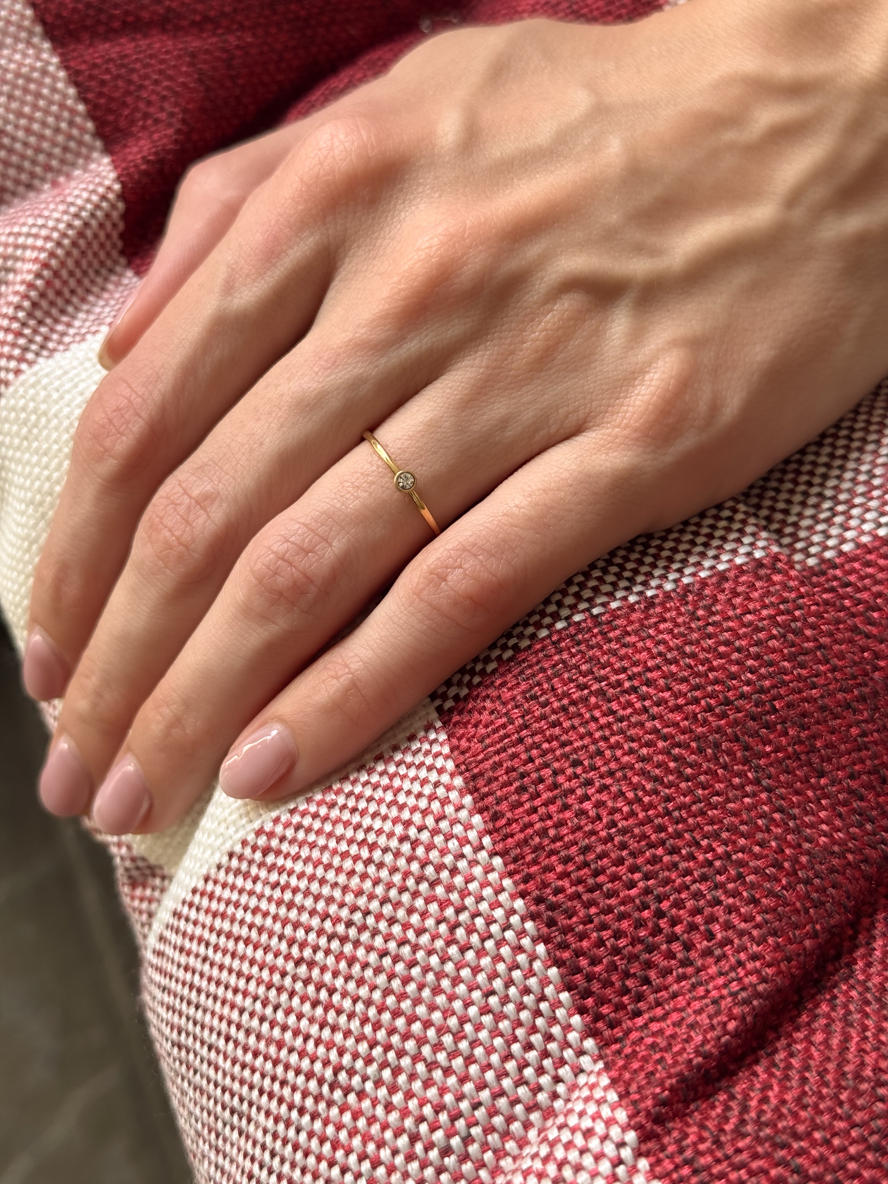 Anel Ponto de Luz Solitário - Dourado