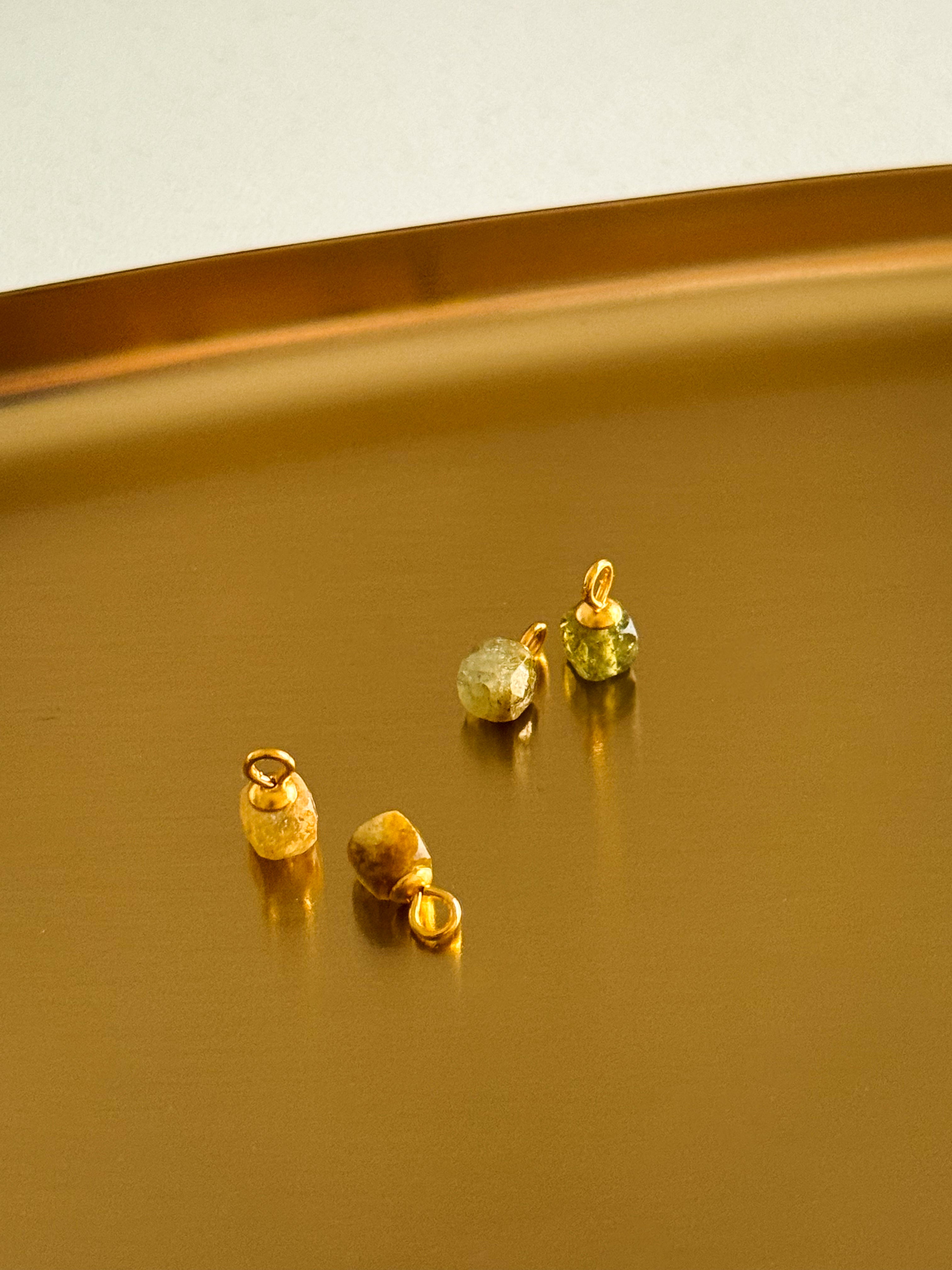Pingente Mini Pedra Diopside Natural - Dourado