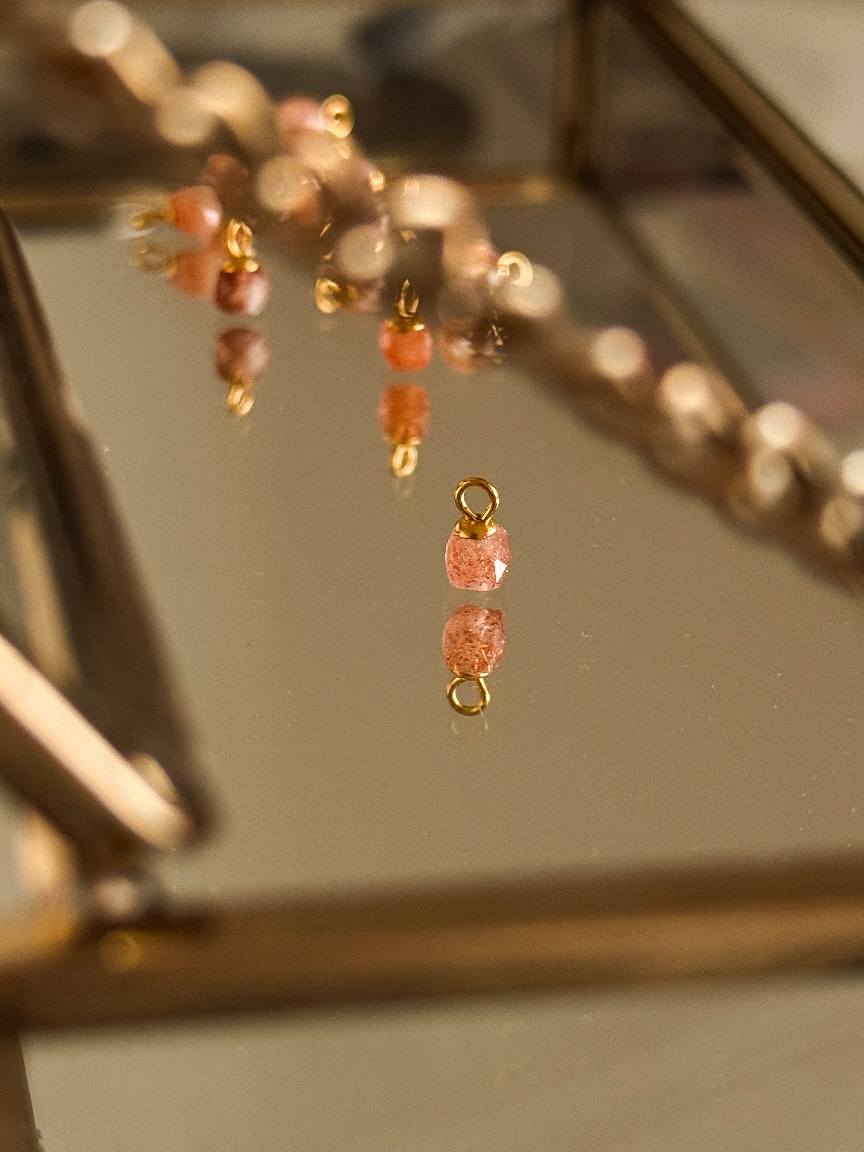 Pingente Mini Quartzo Strawberry Natural - Dourado