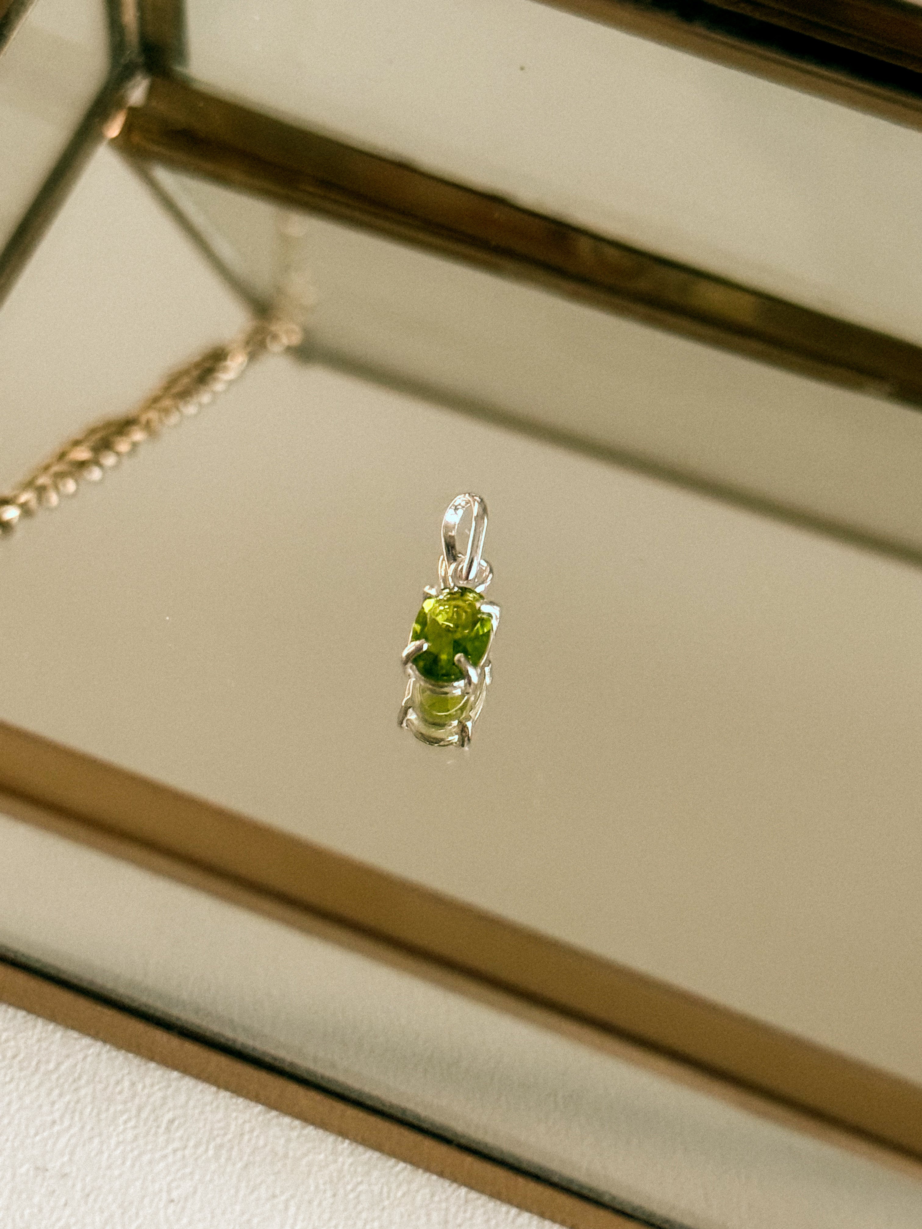 Colar Oval Peridoto - Prata 925