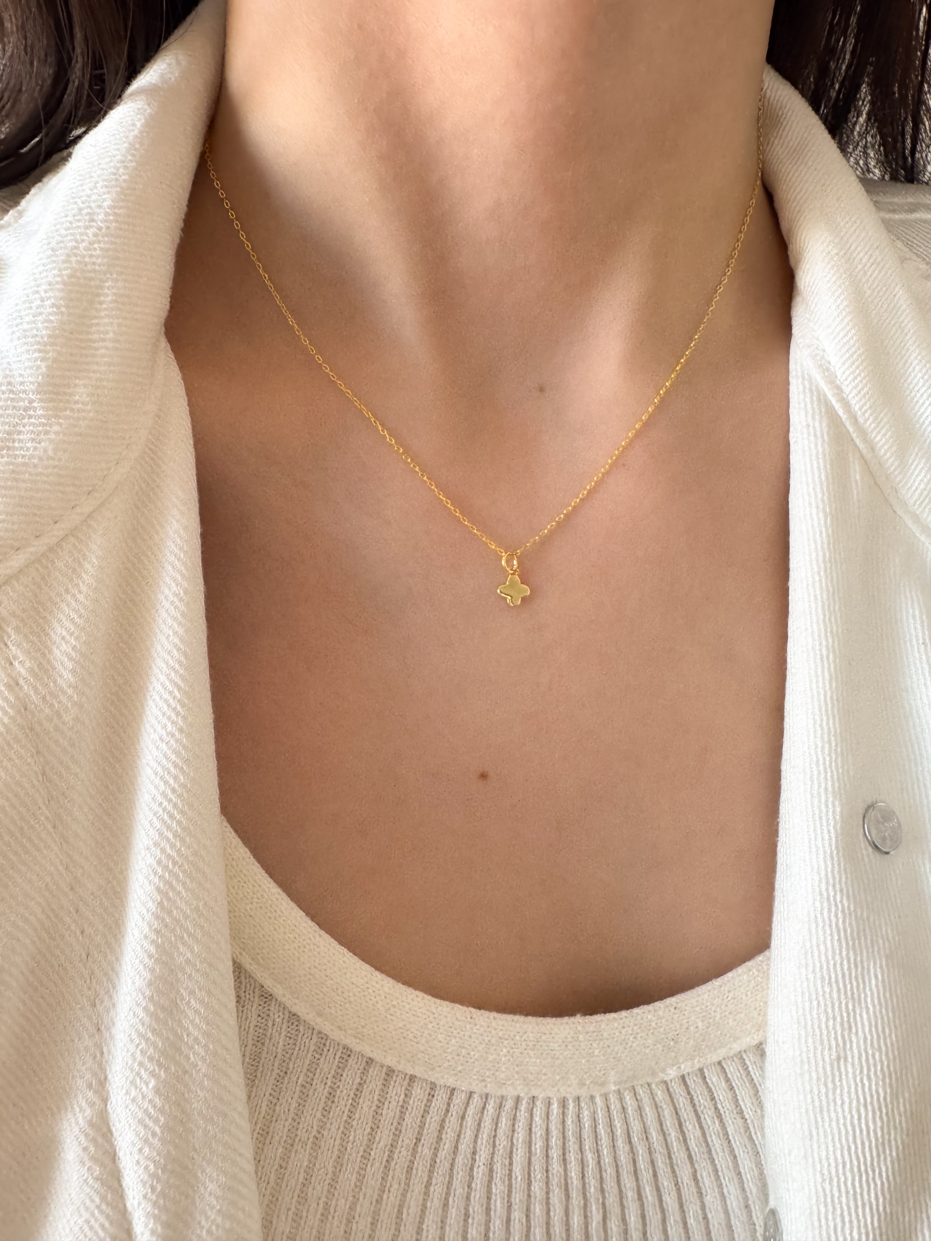 Colar Mini Trevo Liso - Dourado