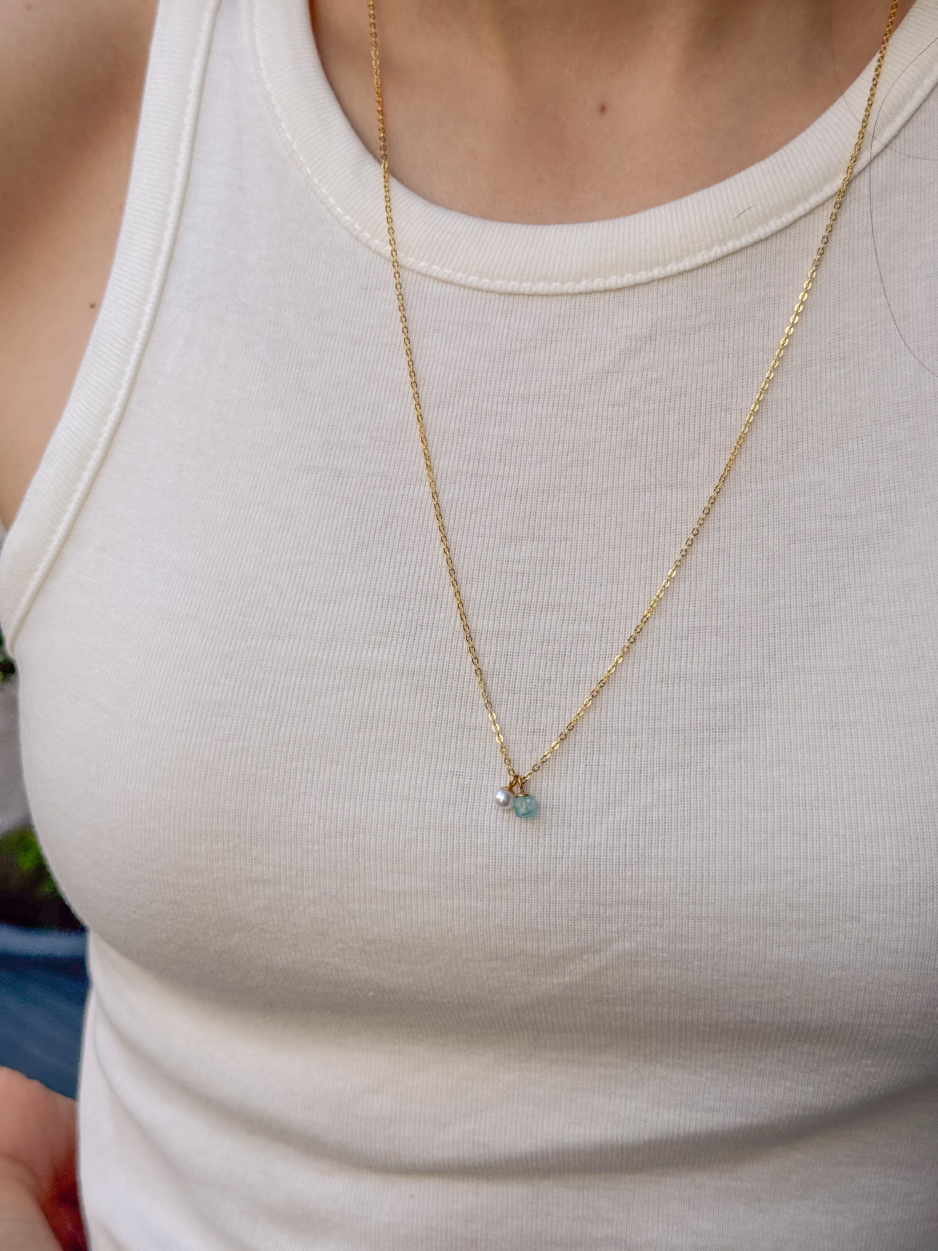 Colar Mini Pedra Aquamarine Clara Natural - Dourado
