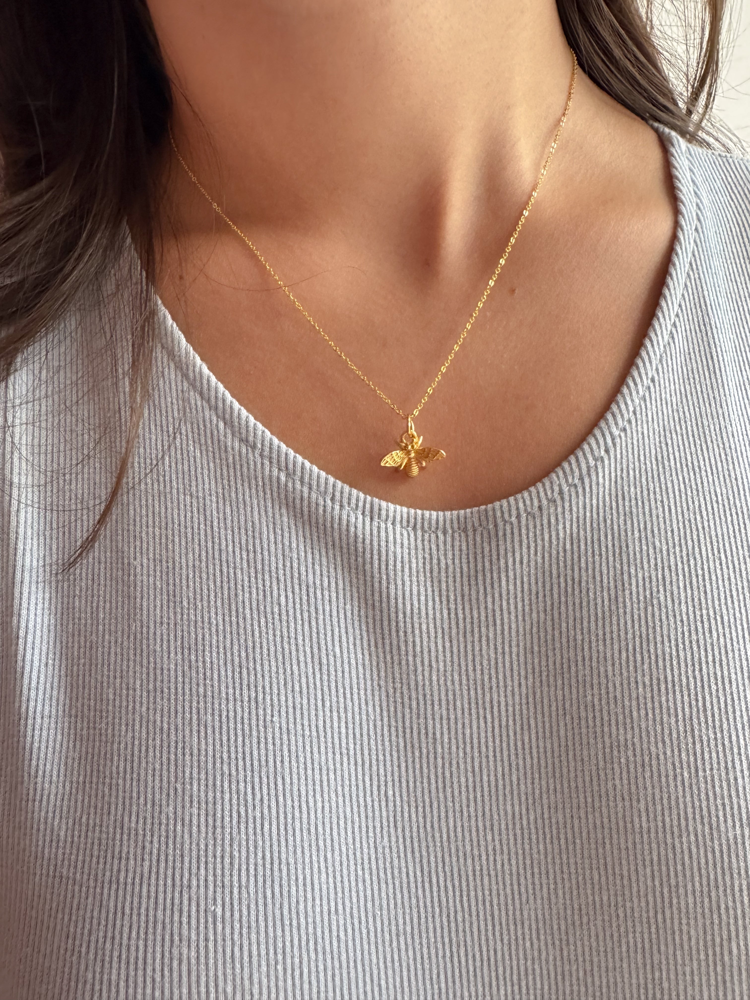 Colar Abelha - Dourado