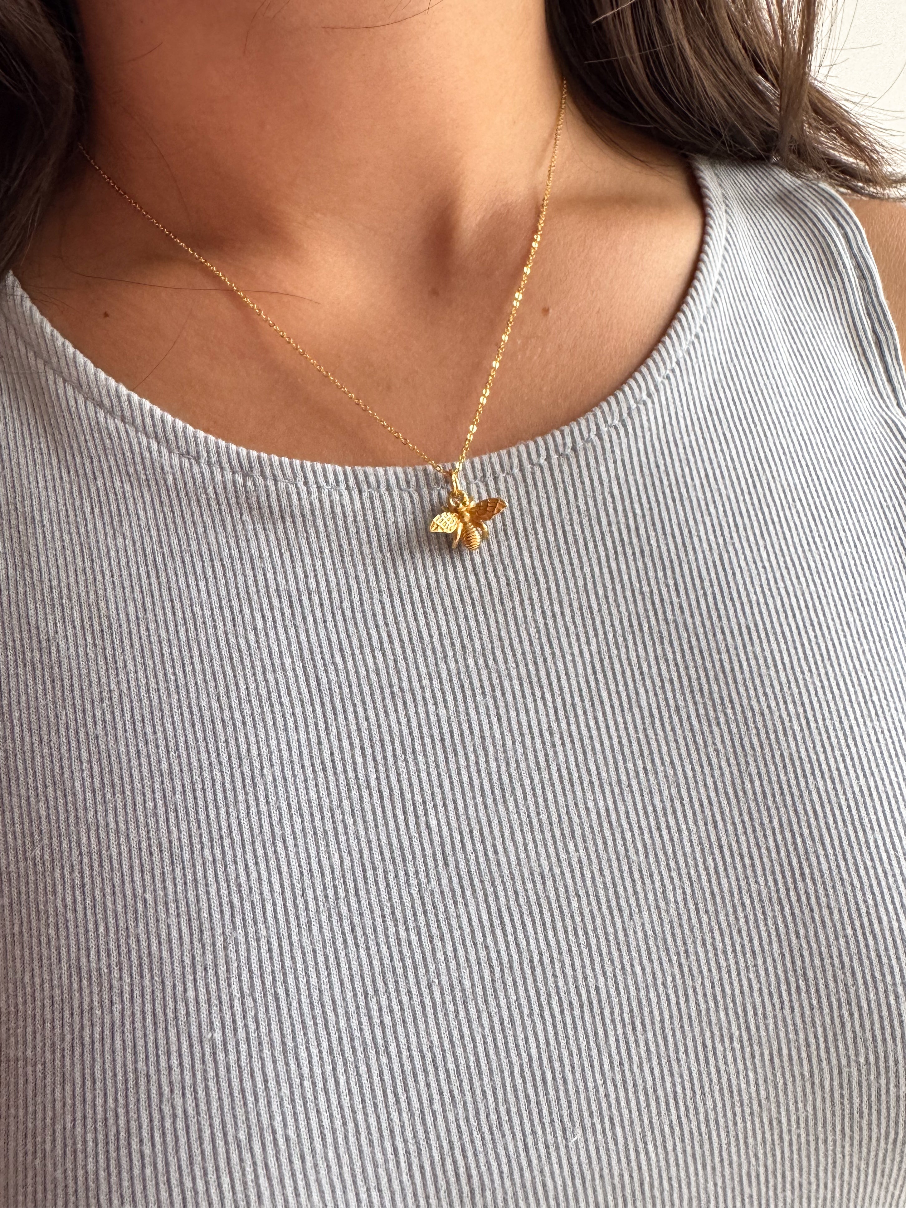 Colar Abelha - Dourado