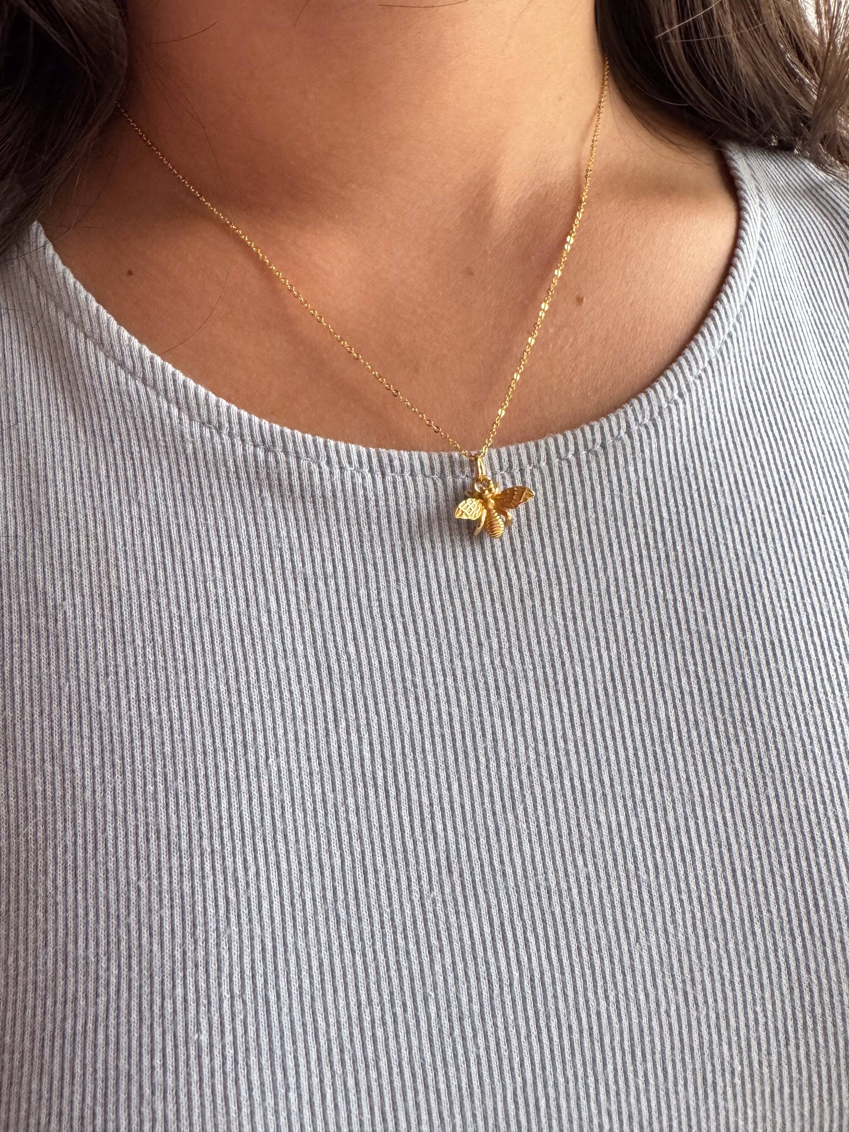 Colar Abelha - Dourado