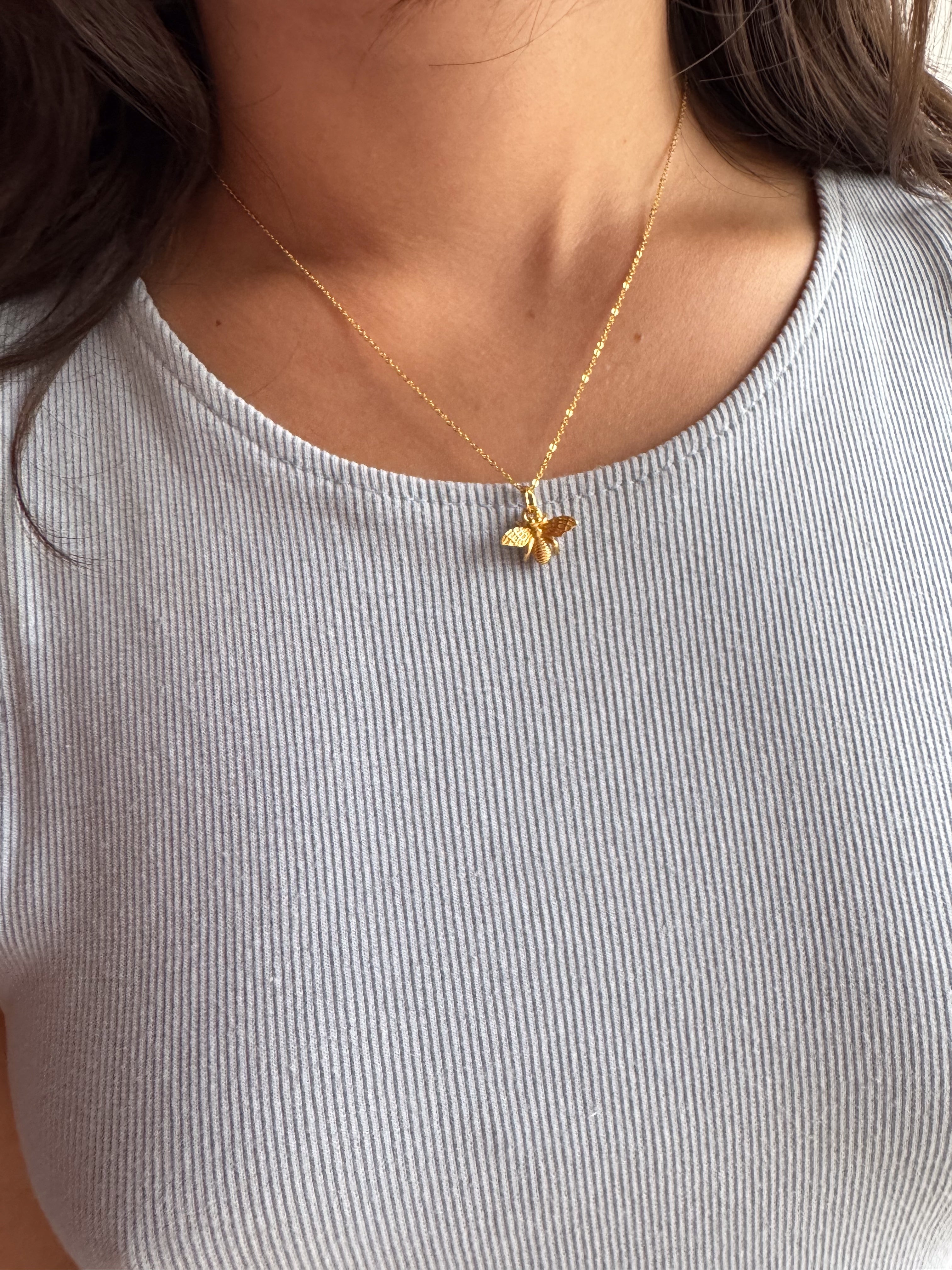 Colar Abelha - Dourado