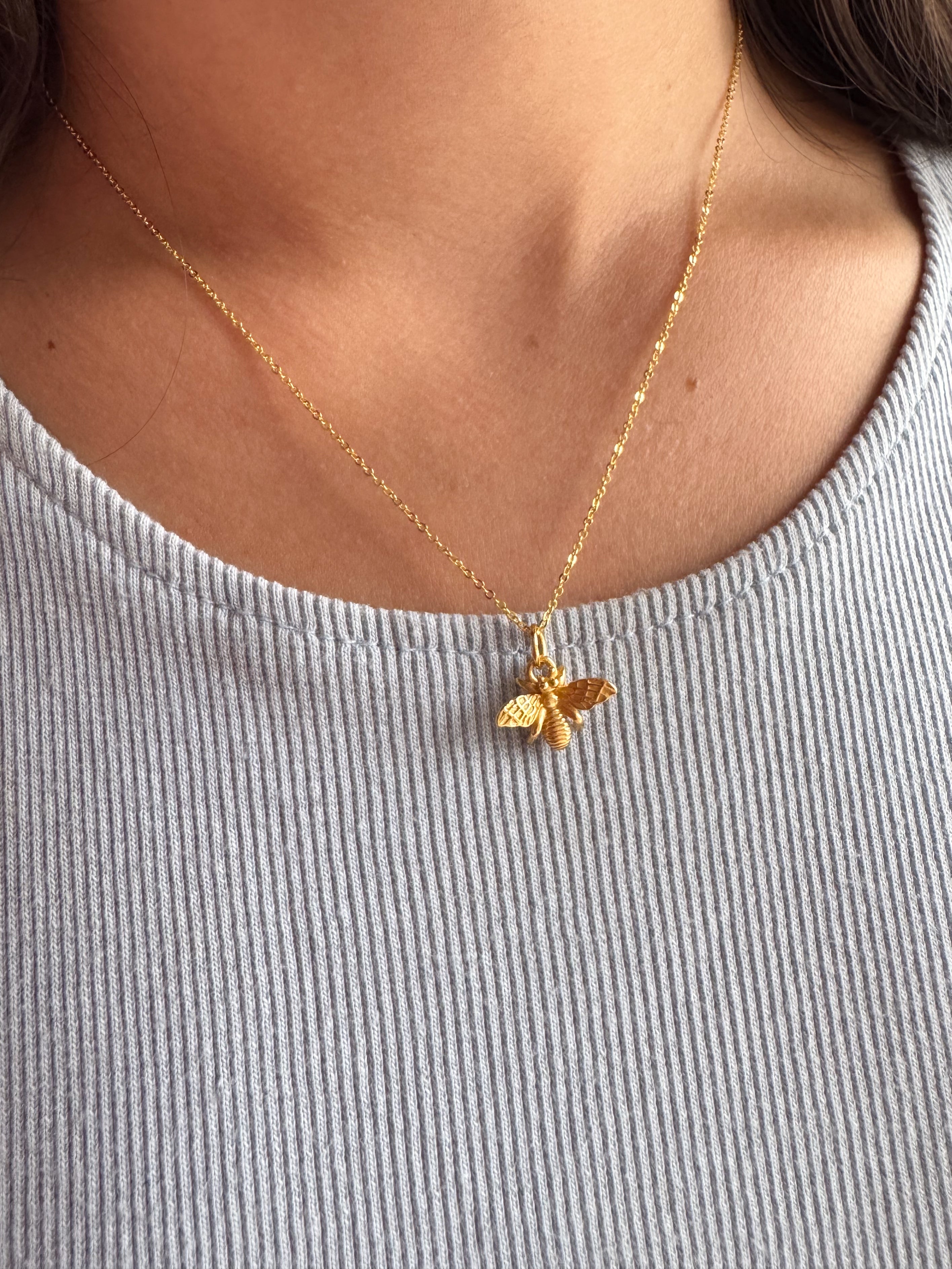 Colar Abelha - Dourado