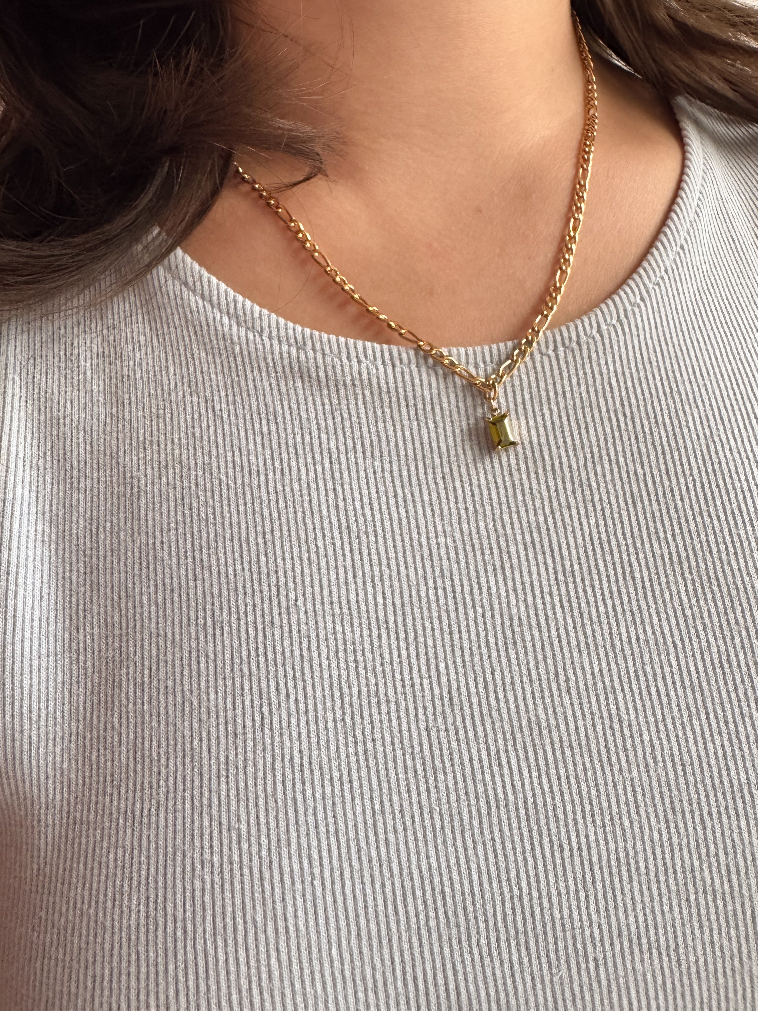 Colar Fígaro Pingente Pedrinha - Dourado