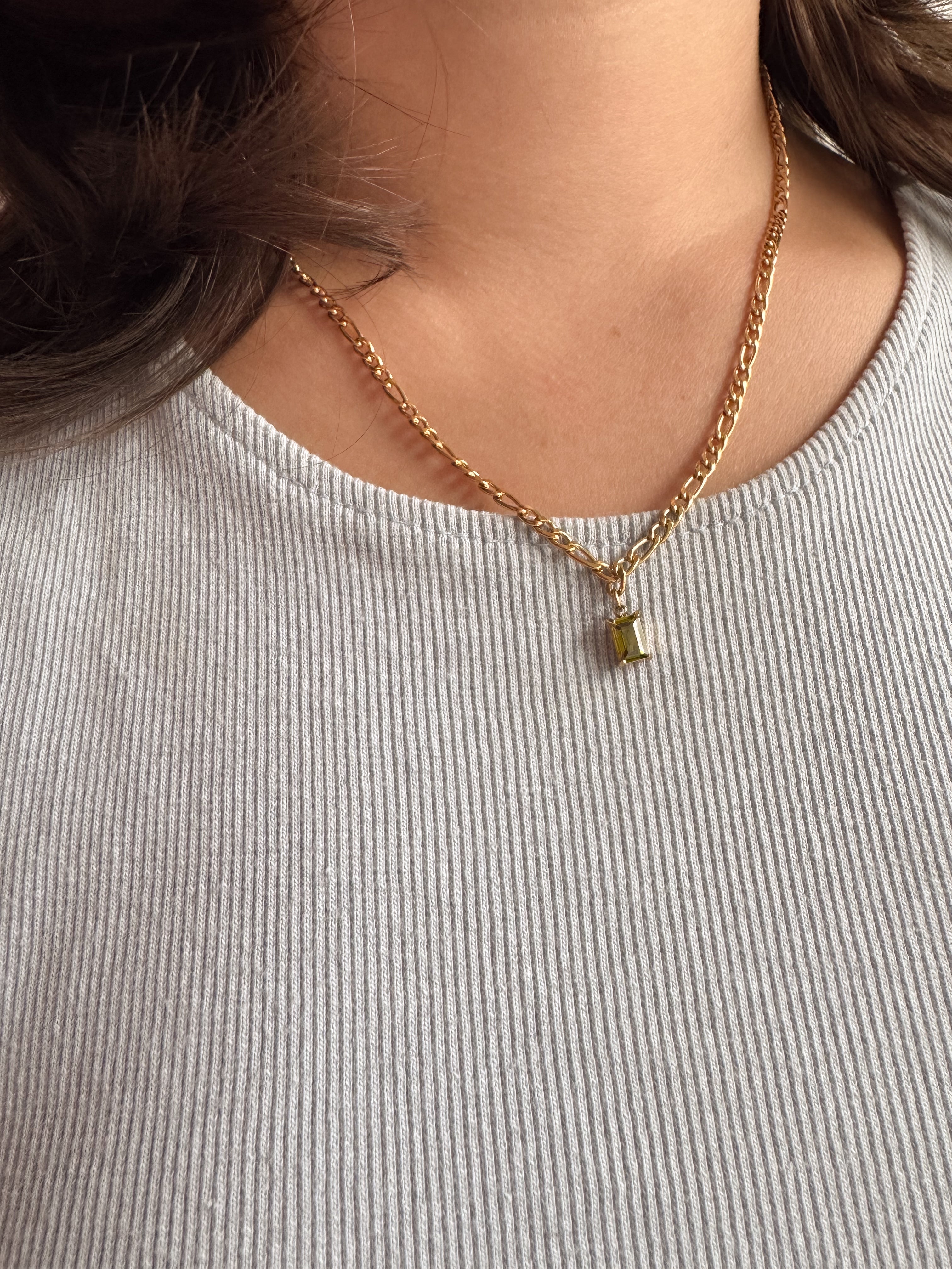 Colar Fígaro Pingente Pedrinha - Dourado