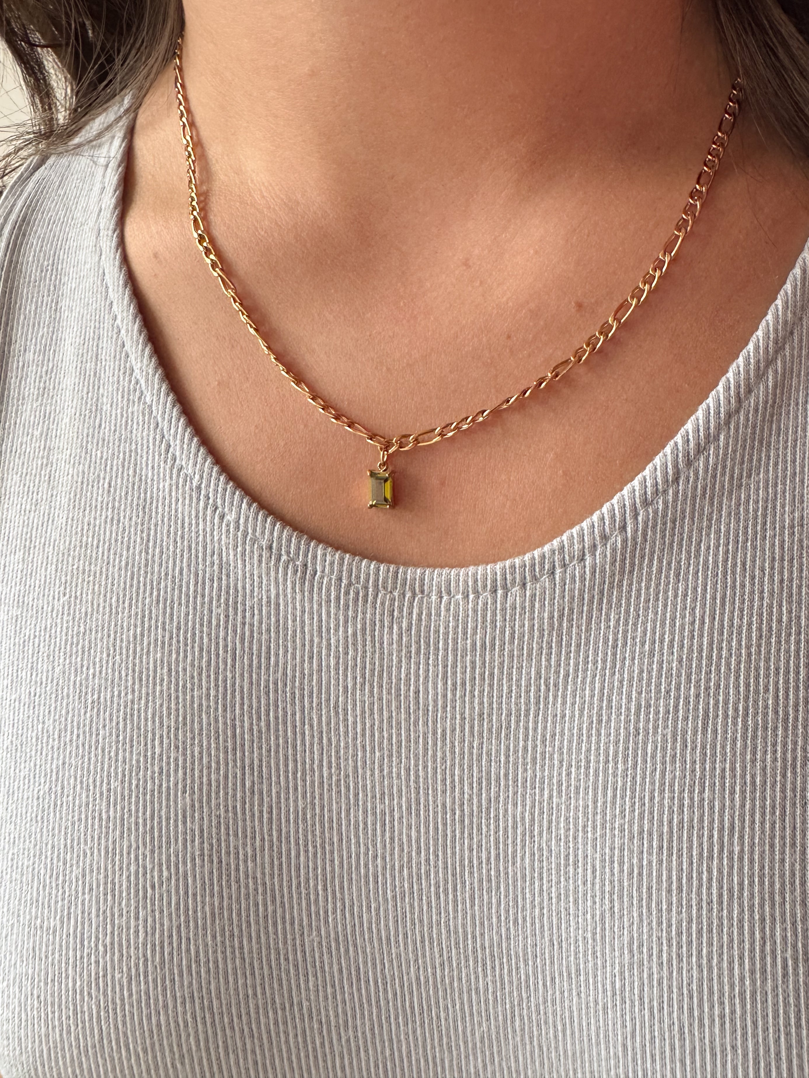 Colar Fígaro Pingente Pedrinha - Dourado