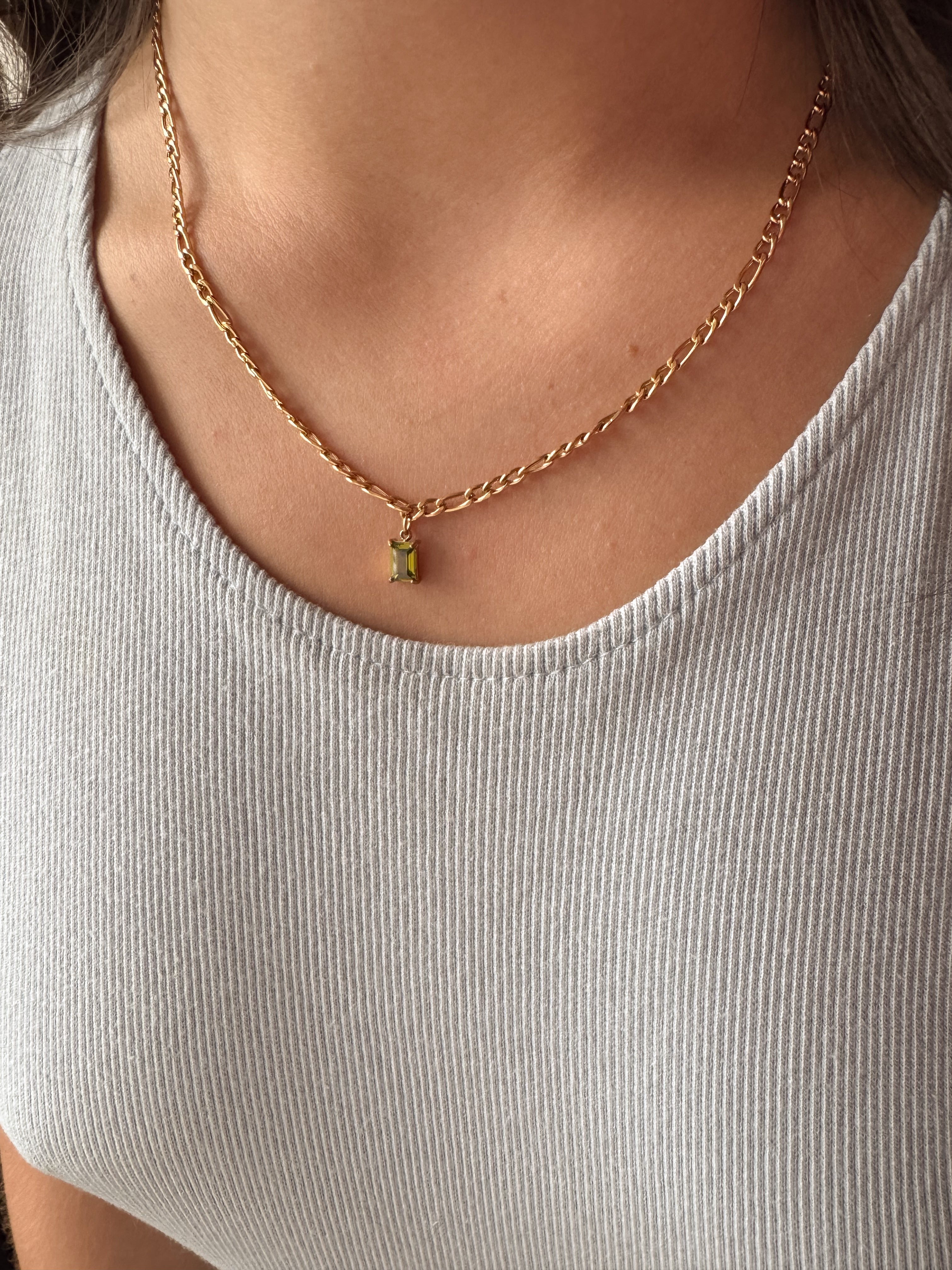 Colar Fígaro Pingente Pedrinha - Dourado