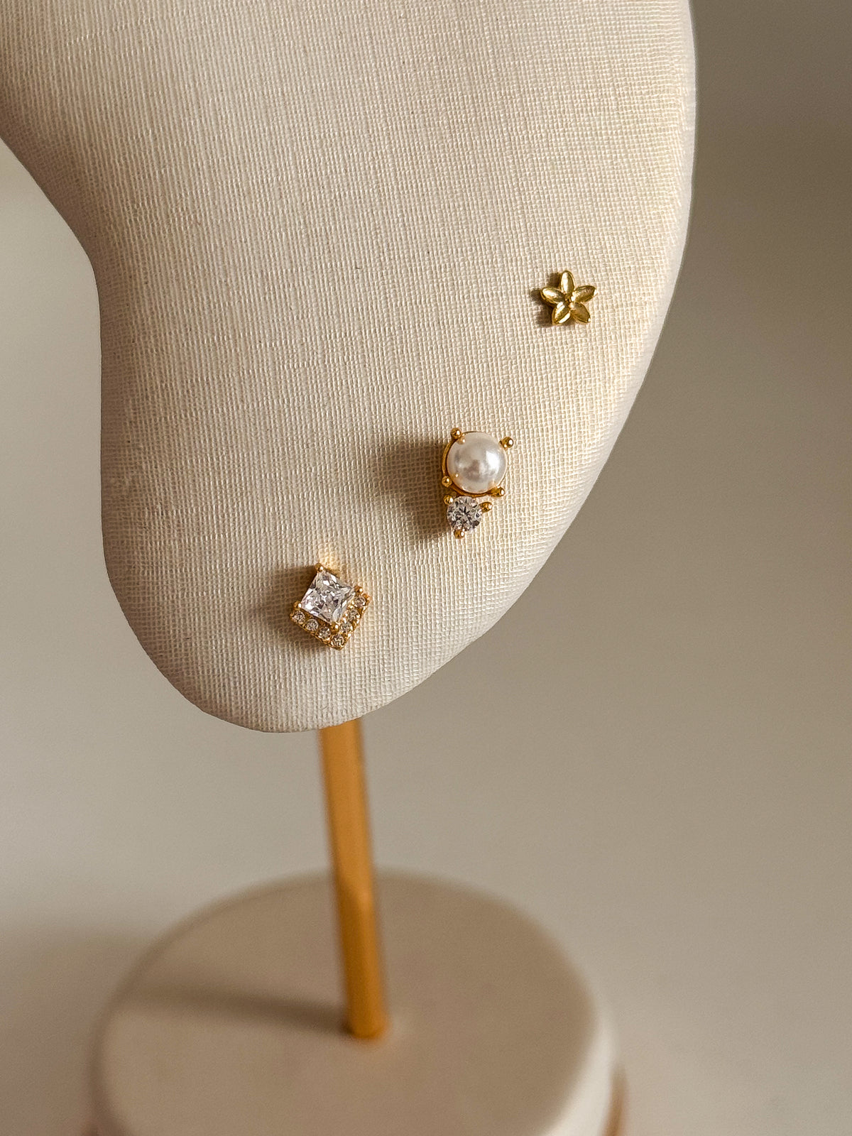Brinco Mini Florzinha - Dourado
